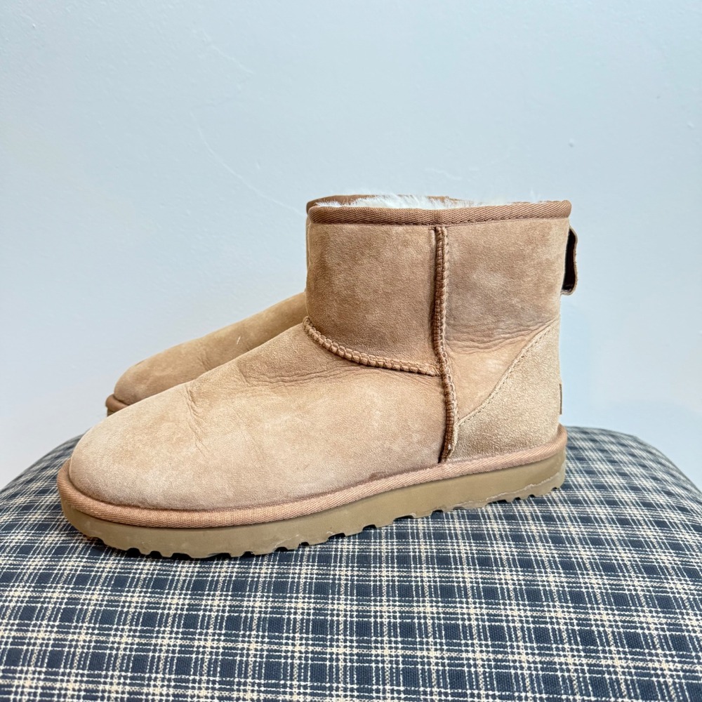 UGG Classic Mini II Suede Sheepskin Chestnut Ankle Boots Size 8 Tan 1016222